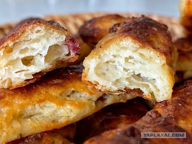 Творожно-сырные колечки с кунжутом