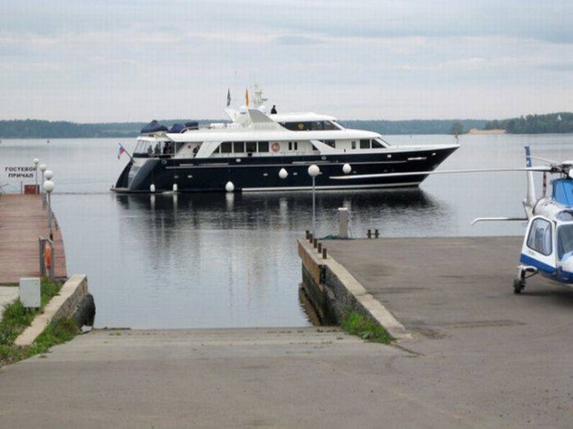 Патриарх Кирилл продолжает удивлять кортежем