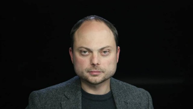 В отношении Владимира Кара-Мурзы возбуждено уголовное дело о госизмене. Ему может грозить до 20 лет тюрьмы