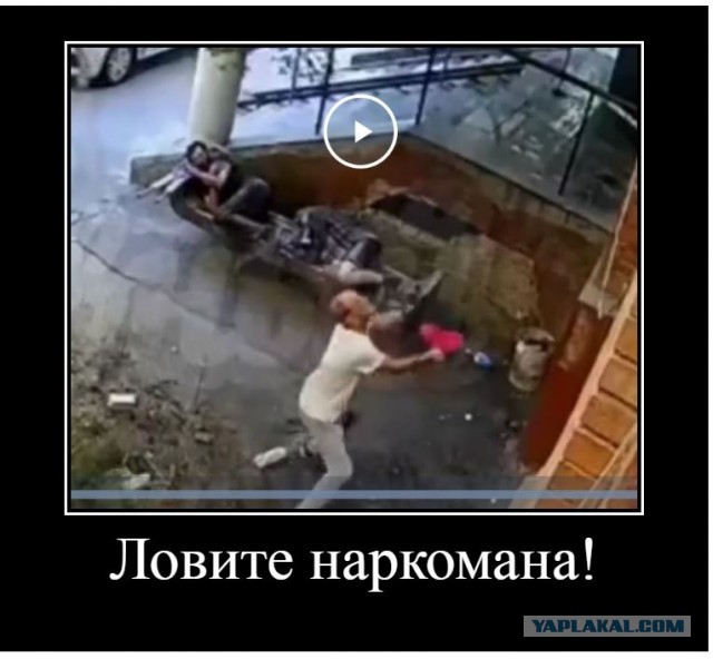 В Ростове-на-Дону прохожий пытался поймать выпрыгнувшую из окна многодетную мать с помощью рюкзака