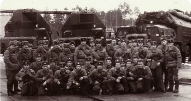 «Ураганная» столовая. Мобильный пункт питания на ракетовозе МАЗ-543