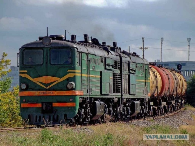 Автобус хотел успеть проскочить перед поездом