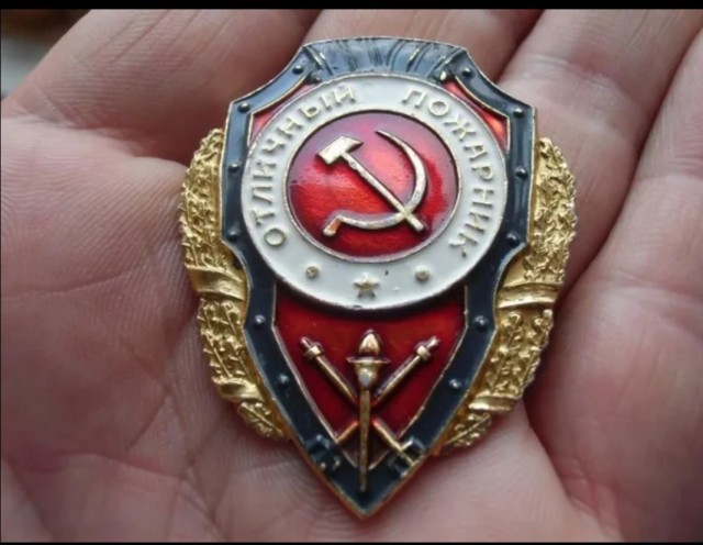 В Воронеже пожарные почетно проводили коллегу на пенсию