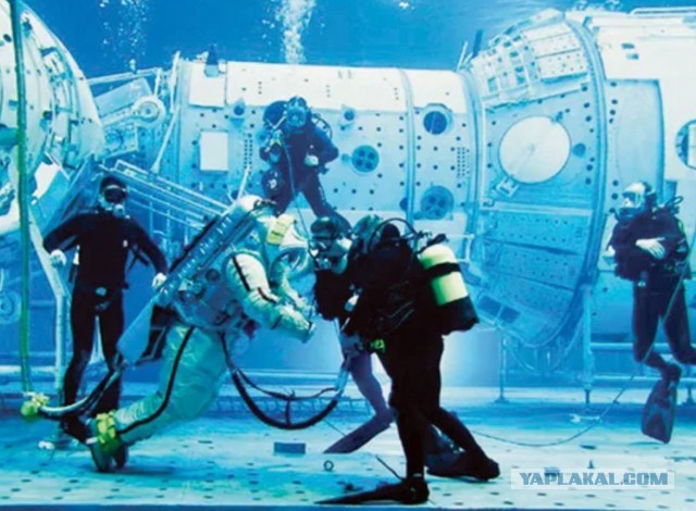 Зато искры за шиворот не летят