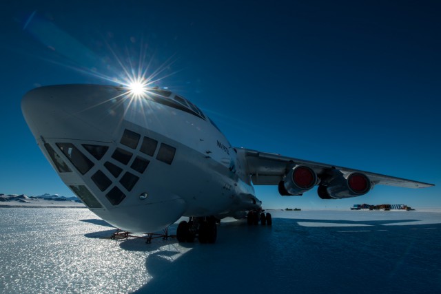 Как доставляют туристов в Антарктиду
