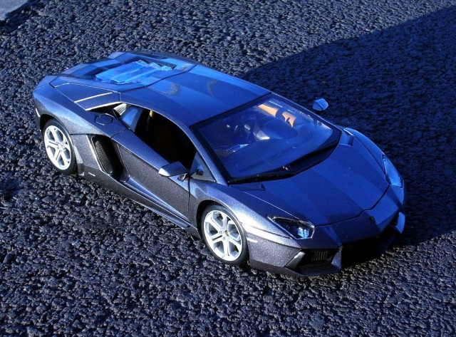 Автомобили почти как настоящие (масштаб 1:18)