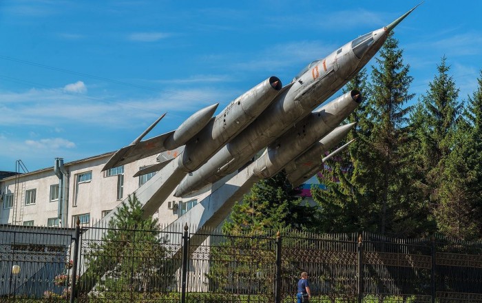 Отстойник повреждённой авиационной техники