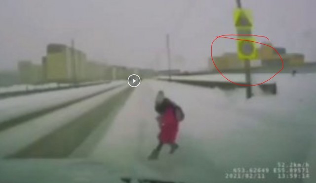 Водитель Mercedes совершил наезд на 9-летнюю девочку