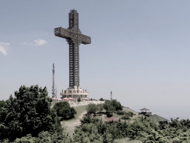 Срубить крест