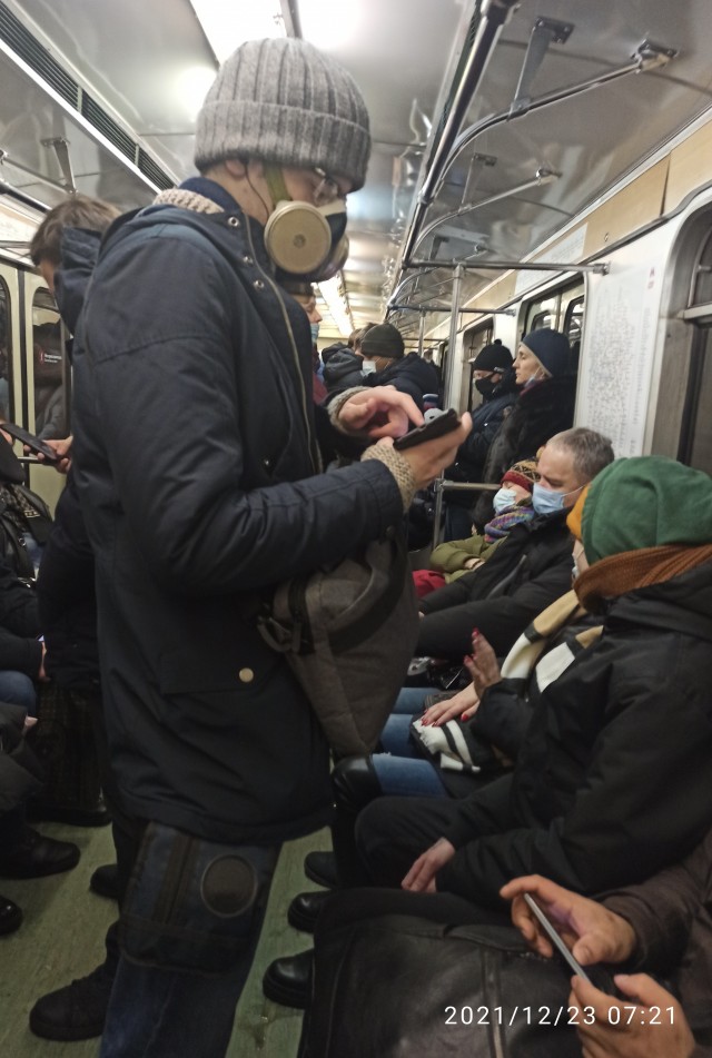 Да блин, натяни ты эту маску!