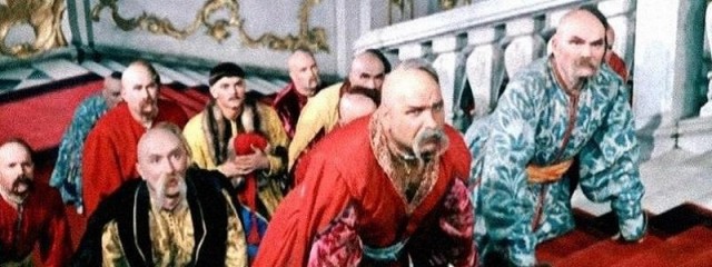 Жители Запорожья принялись снимать со столбов украинские флаги