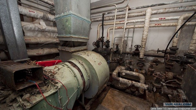 Пионерский лагерь с бассейном и бомбоубежищем