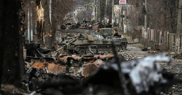 Украинские СМИ публикуют кадры с поражением неопознанного беспилотника над Киевом средствами ПВО