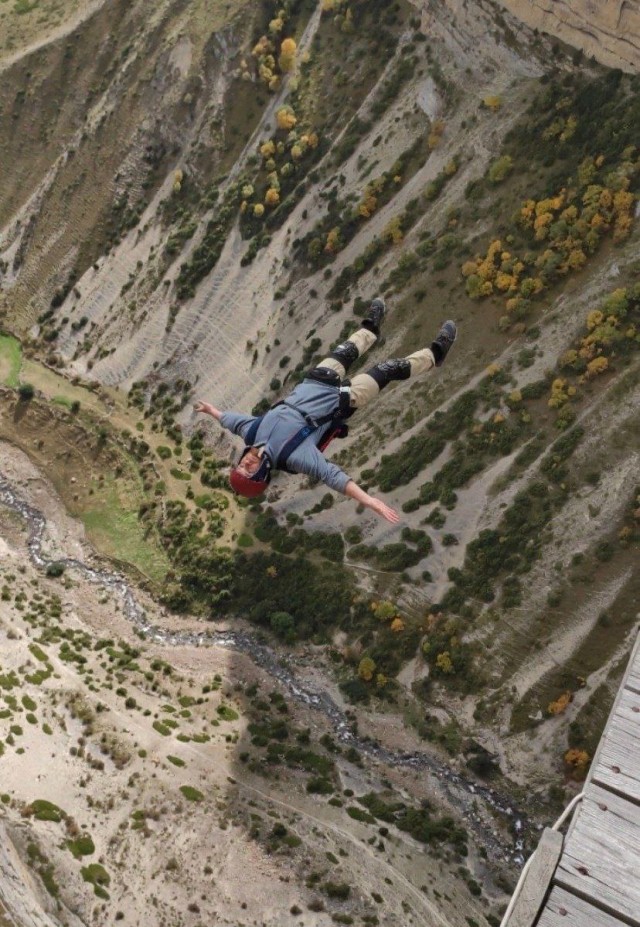 Бейс-джампер из Подмосковья разбился, прыгнув с горы Ликоран в Кабардино-Балкарии