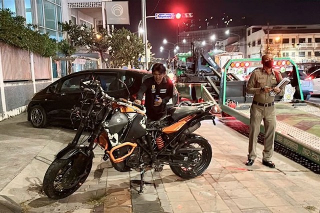 Русскую пару сбил русский мотоциклист в тайском городе Паттайя. Муж погиб, а жена и байкер — в реанимации.