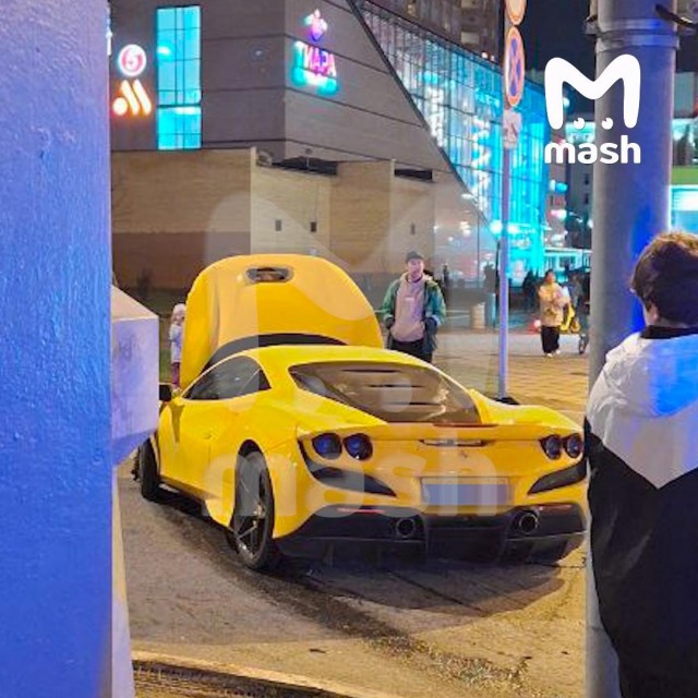 Ferrari F8 за 30 млн попала в аварию на Мичуринском проспекте