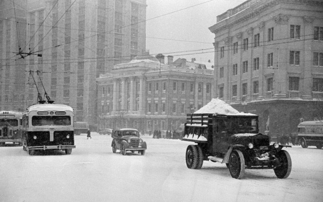 Москва и москвичи. Двадцатый век. 12.05.25
