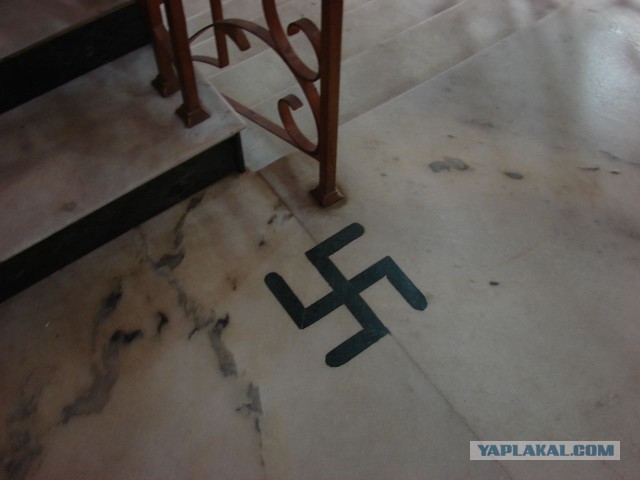 А как же запрет на фашистскую символику?