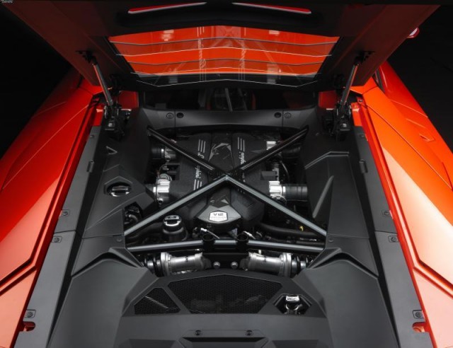 Рассекречен Lamborghini Aventador LP700-4!(7фот)