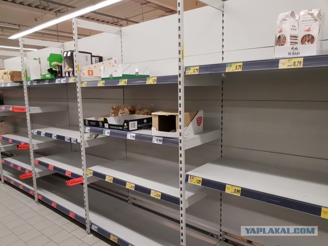 Как выглядят магазины Европы на фоне пандемии коронавируса. Фоторепортаж