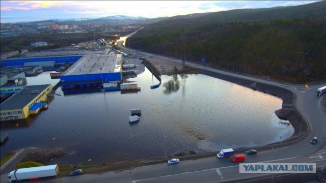 В Мурманской области половодье повредило железнодорожный мост - он разрушен