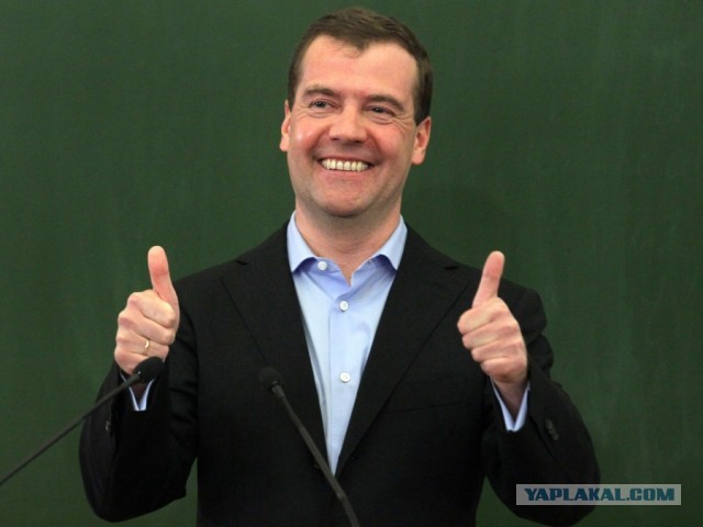 Медведев предложил ввести базовый доход в России