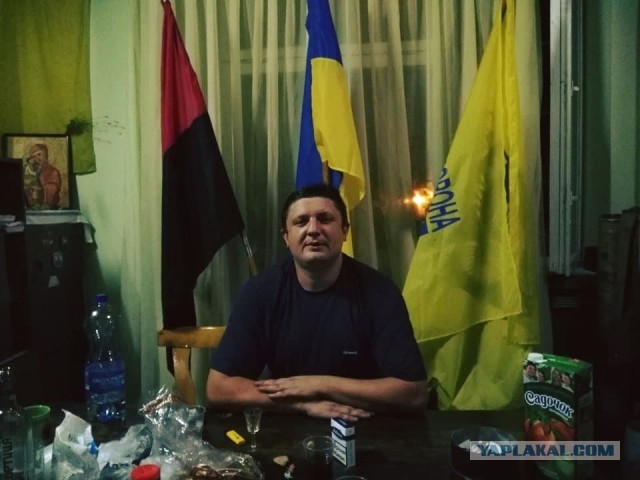 В Кабинет Министров Украины прорывается неизвестный мужчина, угрожает взорвать внутри гранату.