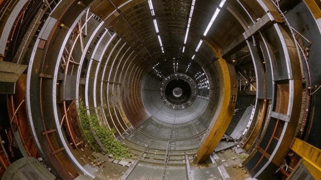 Огромный заброшенный ускоритель частиц в Подмосковье. История строительства и современное состояние