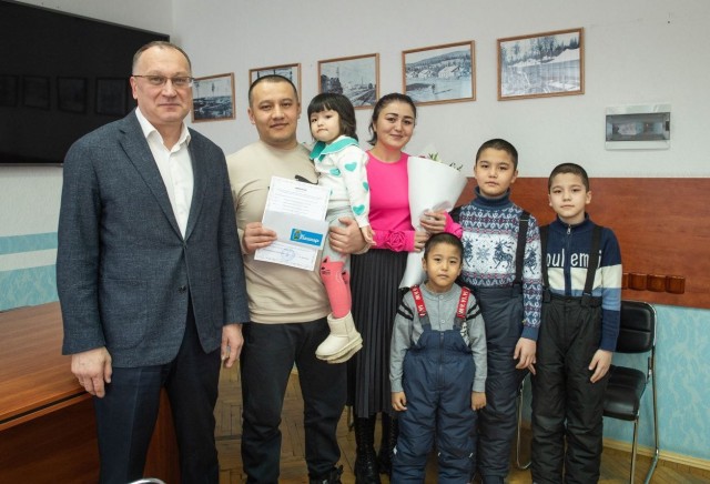 На Урале многодетная семья мигрантов получила бесплатное жилье вне очереди