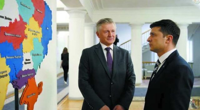 Тем временем, переговоры в самом разгаре..