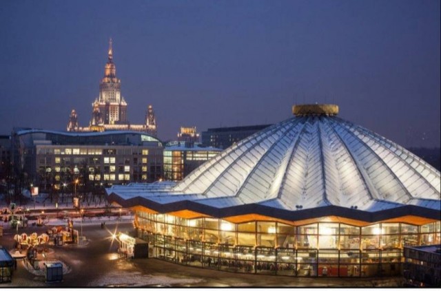 Московский цирк собирается закупить новогодних сладких подарков для маленьких москвичей на 11,4 миллиона рублей