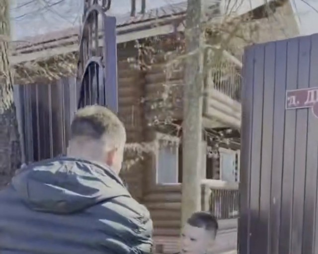 Сёма просто хотел на День рождения клюшку, шлем и услышать пару слов от своего кумира — Александра Овечкина