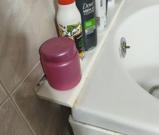 Чем расстояние между стеной и ванной заделать?