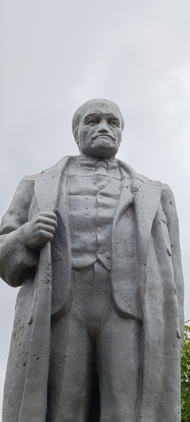 Ленин разный