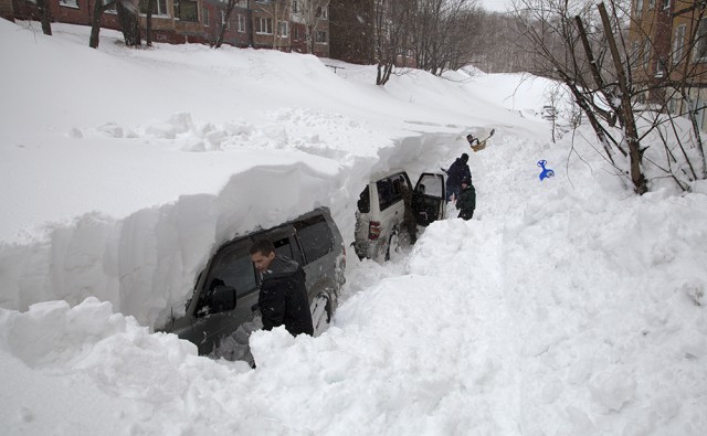 Ну что, москвичи, жалуетесь на снежок? А теперь посмотрите за МКАД!