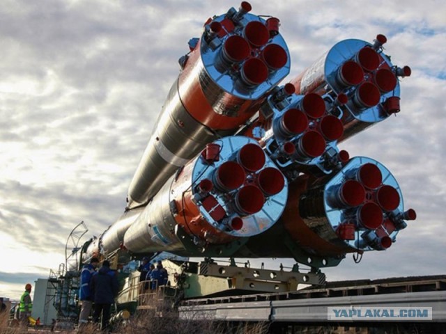 Пуск ракеты-носителя «Союз-ФГ» с пилотируемым кораблем «Союз МС-15».