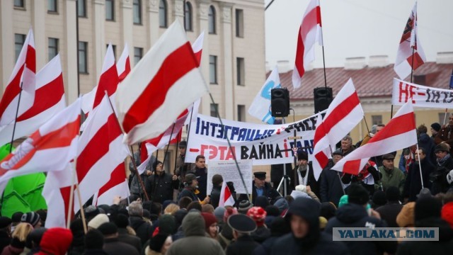 Надо связаться с Путиным, президентом России, чтобы я мог с ним переговорить сейчас. Потому что это уже угроза не только Беларус