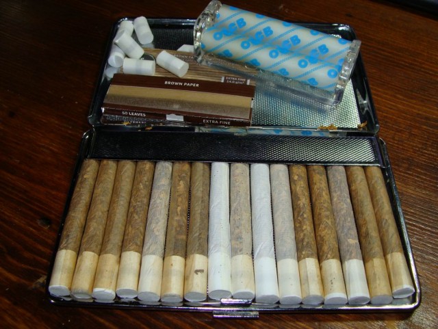 Пачка сигарет из натурального развесного табака стоит всего 36 рублей.