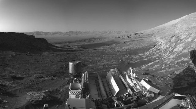 Открытка с Марса: ровер Curiosity сделал панорамный снимок со склона горы Шарп