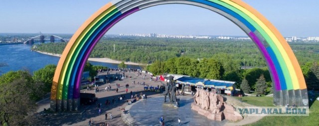 Советские монументы и уличные памятники