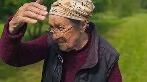 Воронежскую пенсионерку заставили носить мусор за 7 километров, а платить за «вывоз»