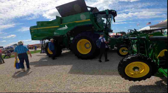 Экскурсия по миру сельхозмонстров. Farm Progress Show 2025