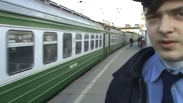 Когда снимаешь видео на улице и всем срочно нужно пройти мимо