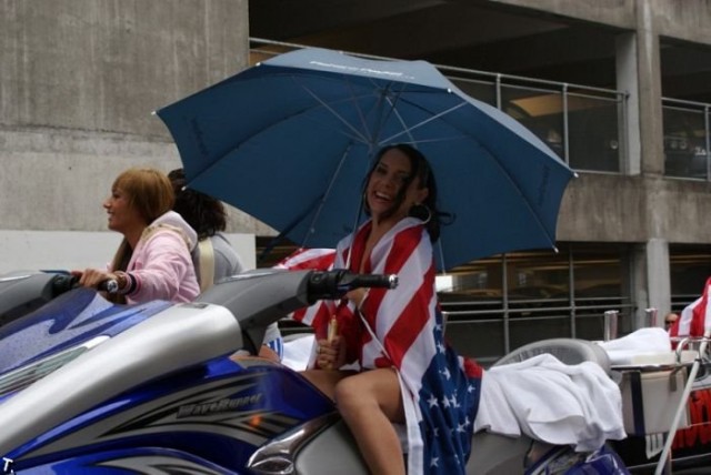 Новозеландский парад "Boobs on Bikes" (18+)
