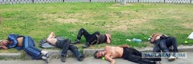 Вести из Китая: люди просто стоят, а потом внезапно падают