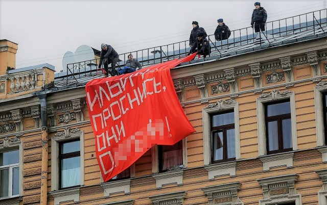 В Астраханской области снесли стелу с ликом Ленина