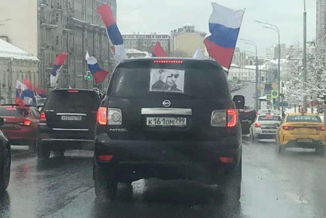 Масштабная полицейская спецоперация прямо сейчас в центре Москвы — винтят мажоров на дорогущих спортивных тачках.