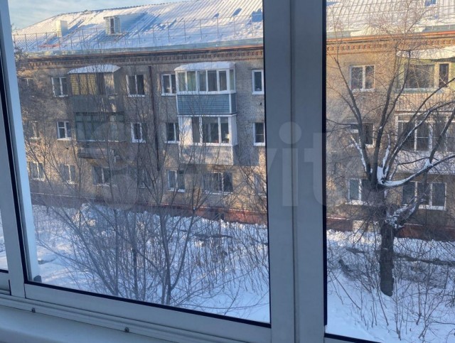 Новые соседи стучат и кричат по ночам