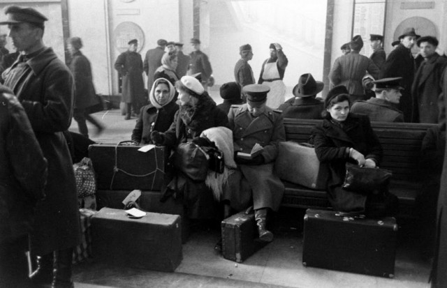 Первые два послевоенных года в исторических фотографиях