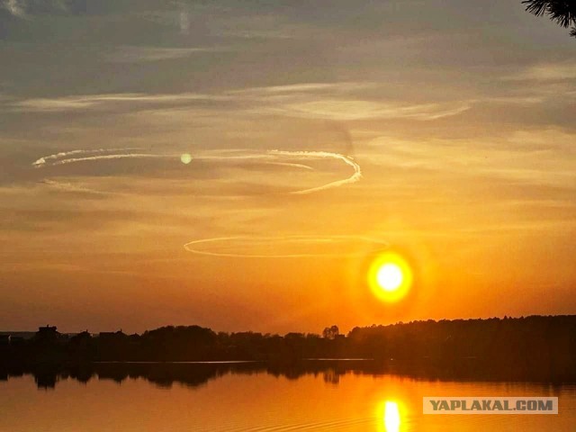 После смерти Папы Римского в небесах появились загадочные круги